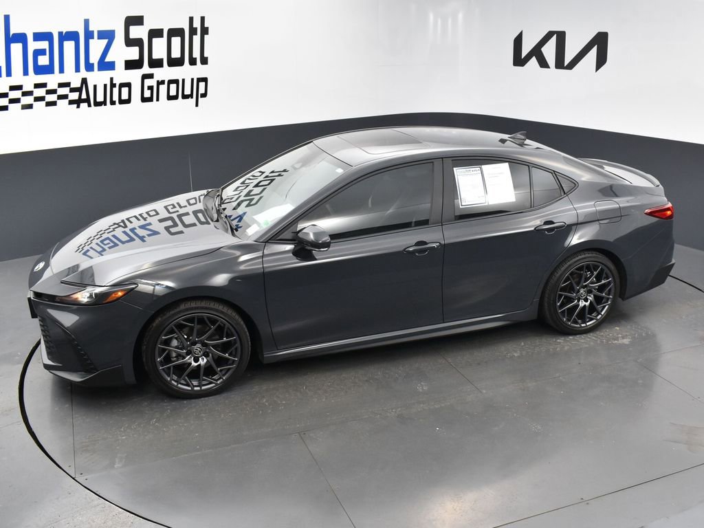 Used 2025 Toyota Camry SE w/ Convenience Package image 10