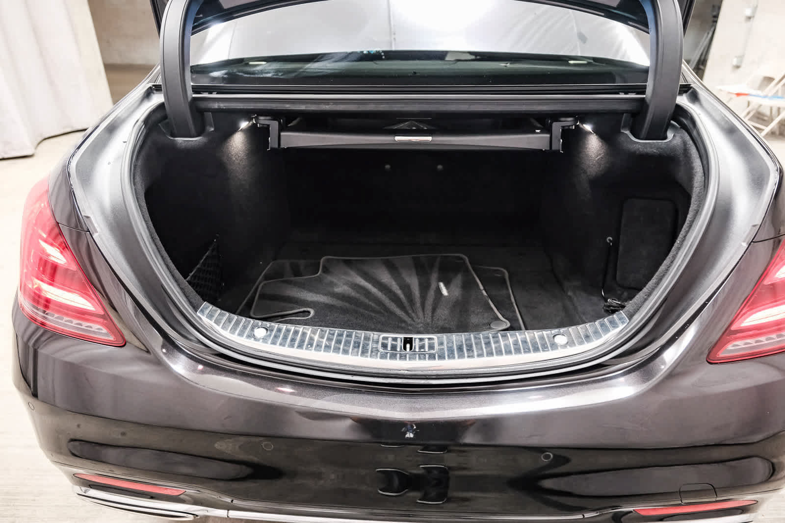Used 2018 Mercedes-Benz S 560 Sedan image 26