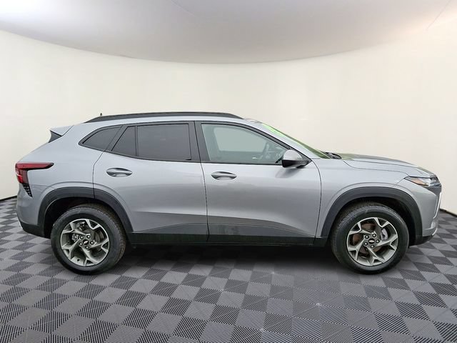 Used 2025 Chevrolet Trax LT FWD image 7