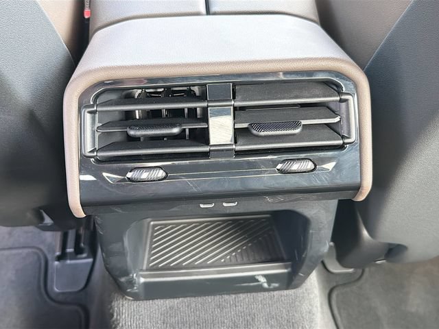Used 2026 BMW 530i xDrive w/ M Sport Package AWD/4WD image 25