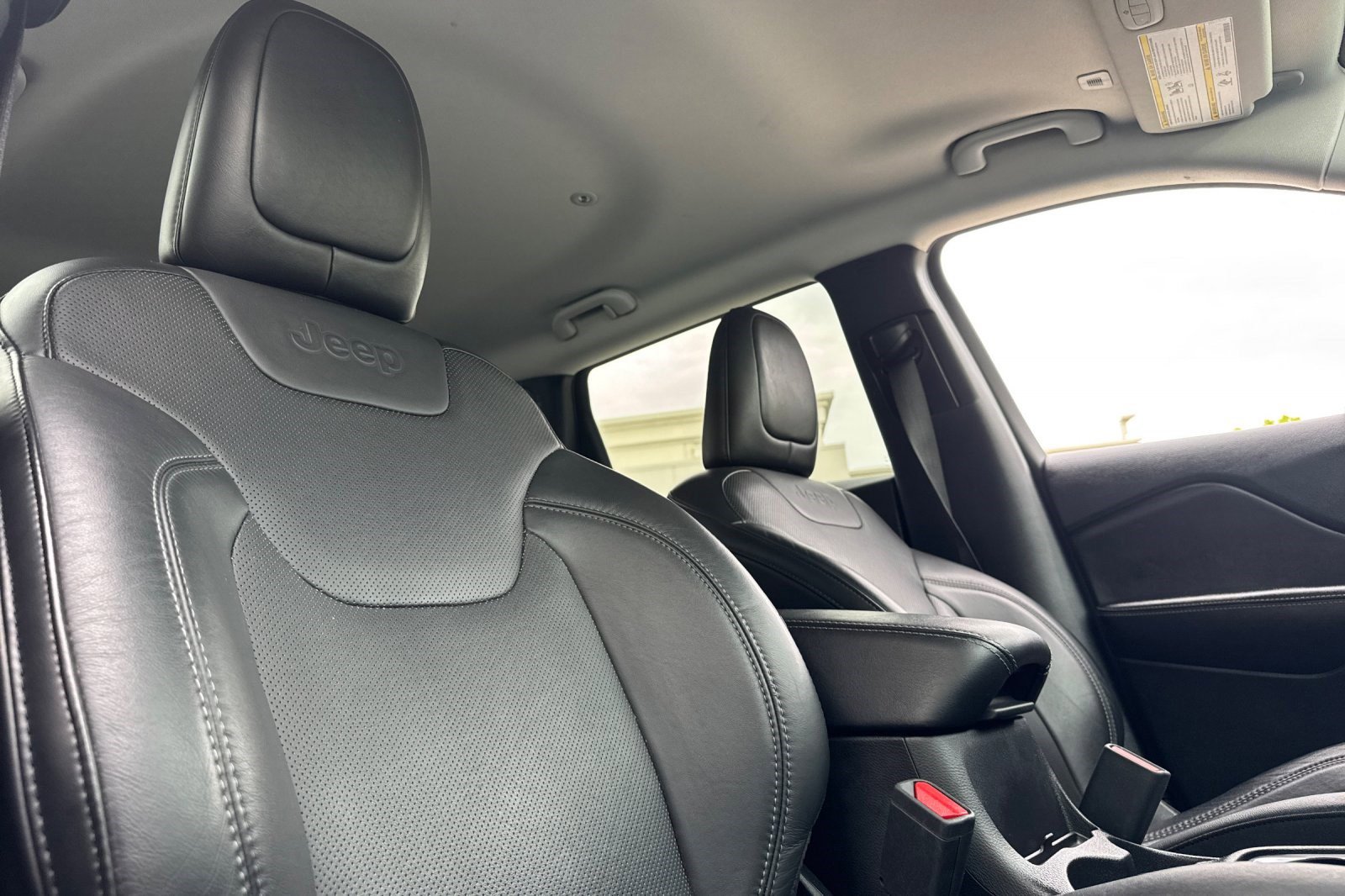 Used 2019 Jeep Cherokee Limited FWD image 25