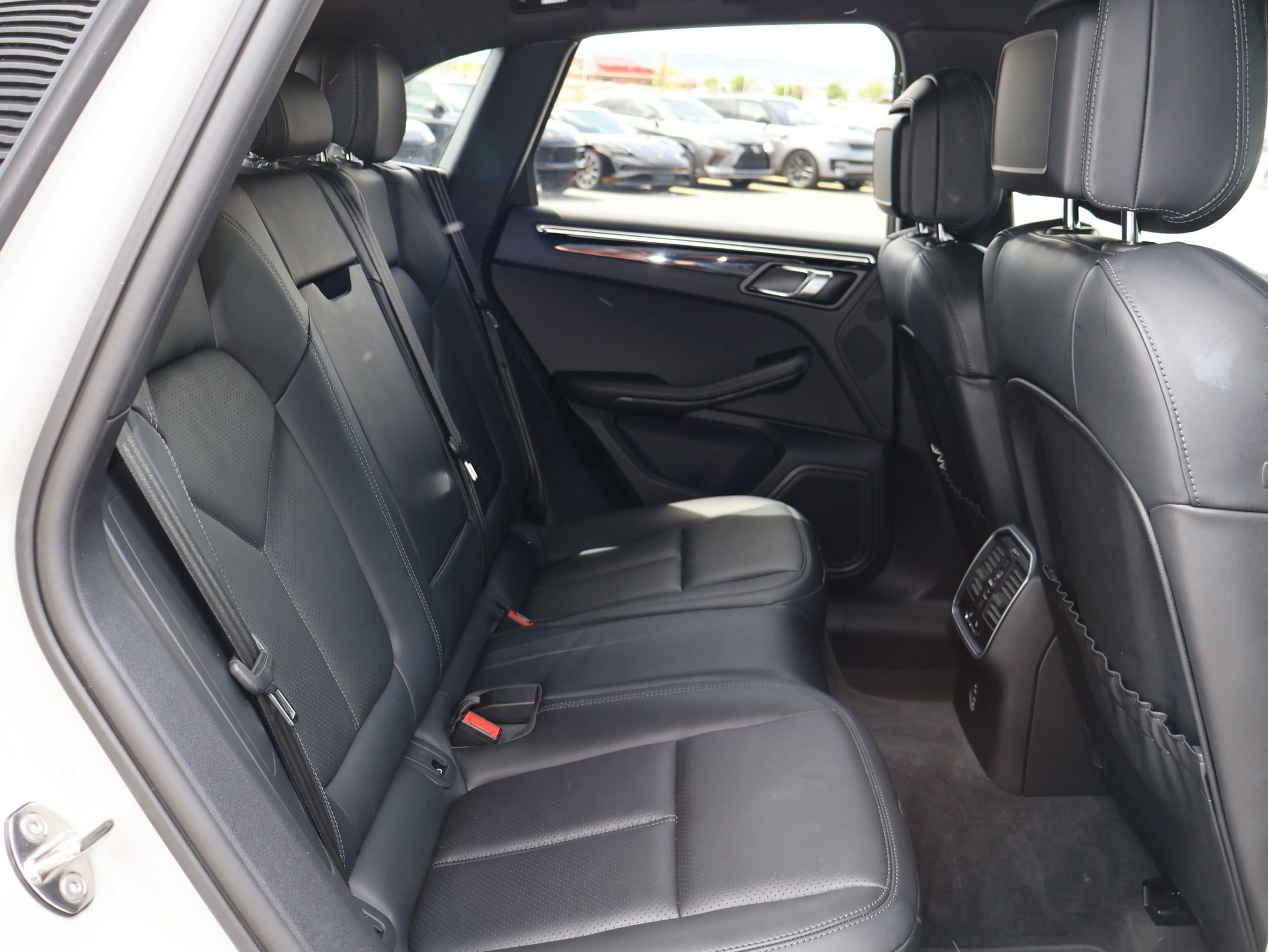 Certified 2023 Porsche Macan image 25