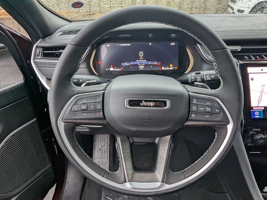 New 2025 Jeep Grand Cherokee Limited w/ Luxury Tech Group II AWD/4WD image 24