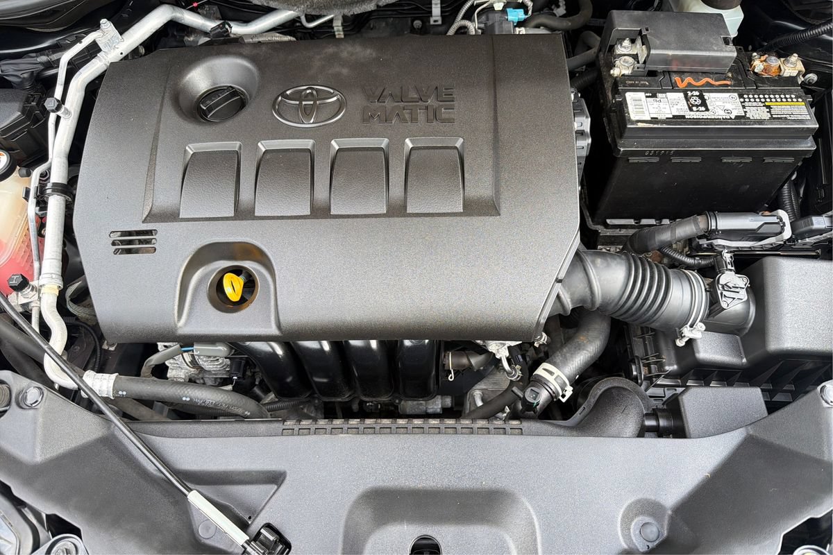 Used 2020 Toyota C-HR XLE FWD image 22