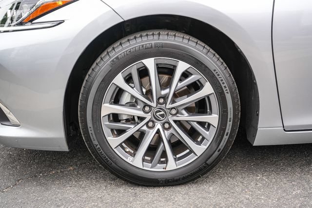 Used 2025 Lexus ES 350 w/ Accessory Package (Z2) FWD image 12