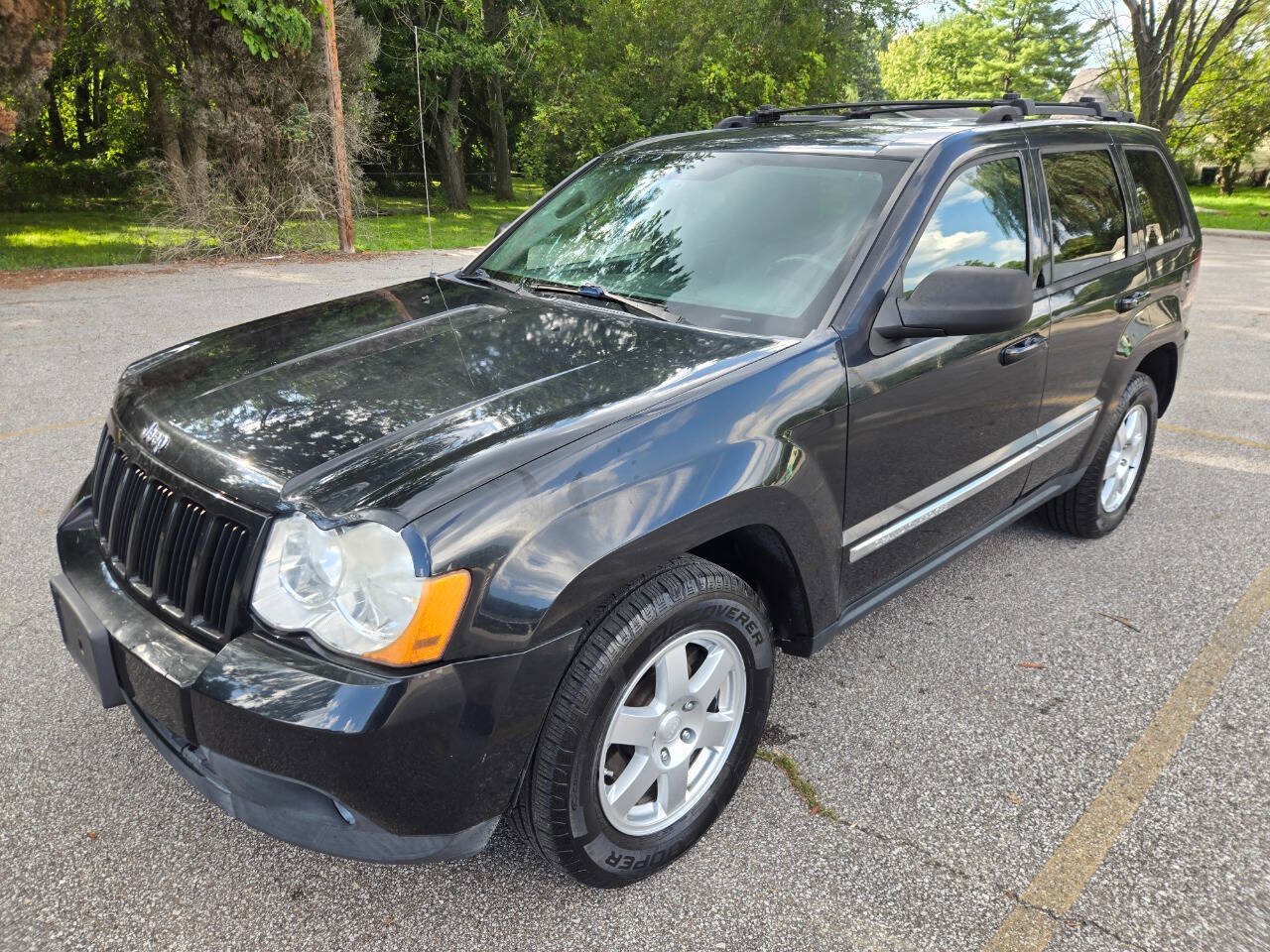 Used 2010 Jeep Grand Cherokee Laredo AWD/4WD image 3