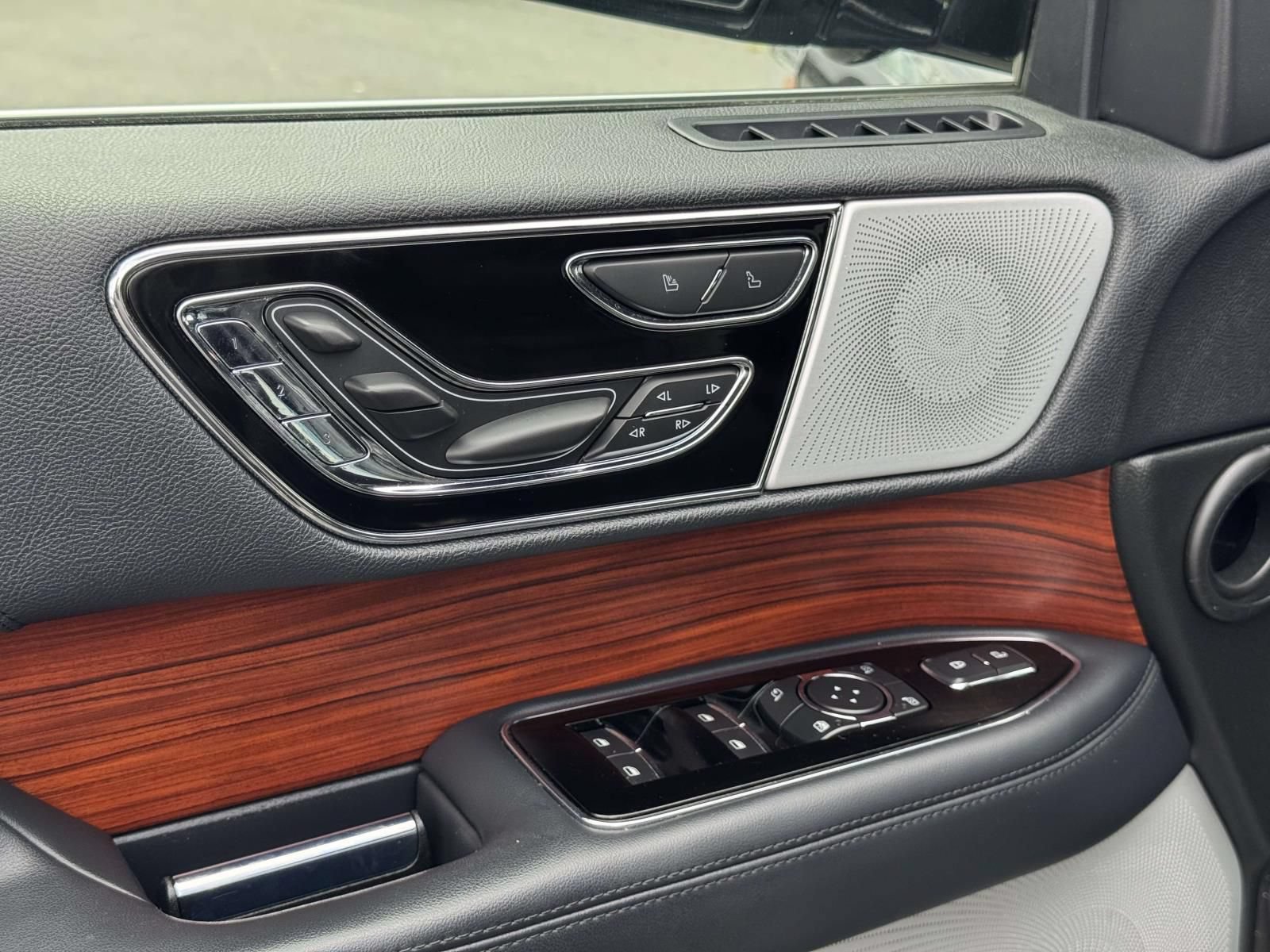 Used 2022 Lincoln Navigator Reserve AWD/4WD image 15