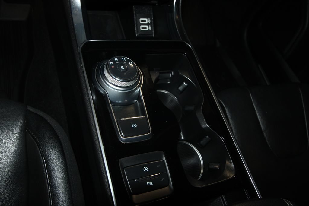 Used 2020 Ford Edge Titanium AWD/4WD image 18