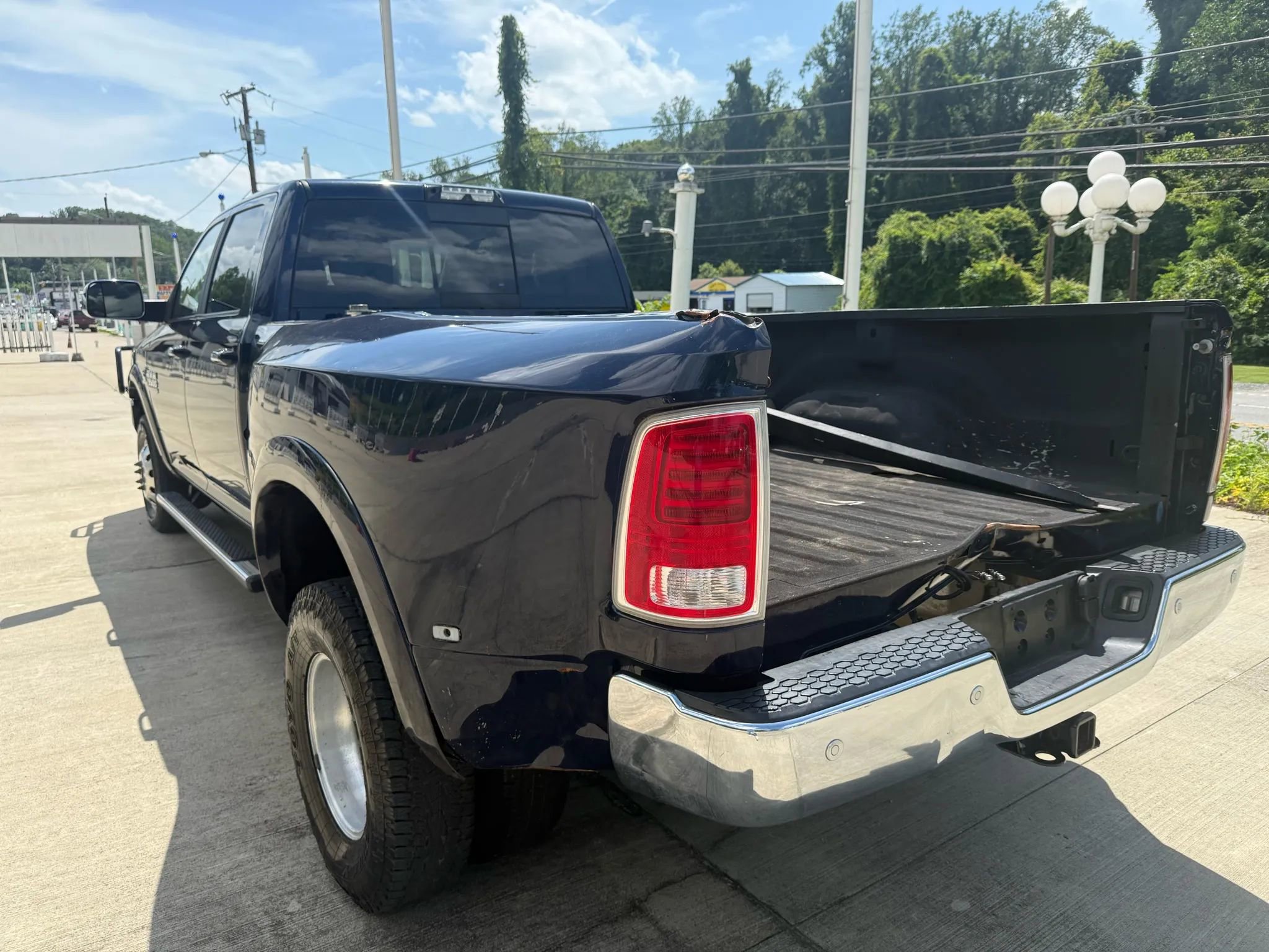 Used 2018 RAM 3500 Laramie image 10