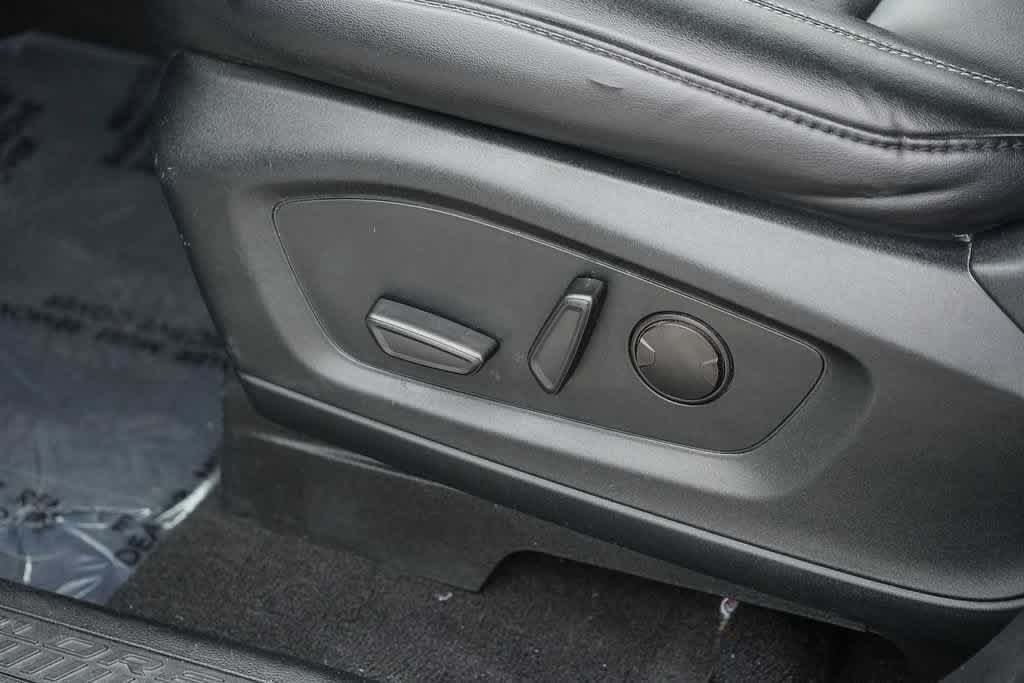 Used 2022 Ford Explorer XLT w/ Equipment Group 202A RWD image 18