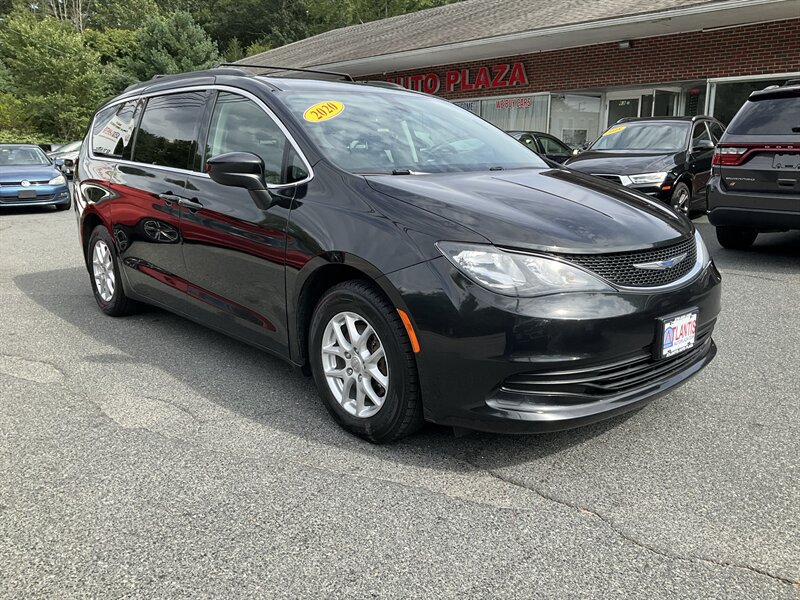 Used 2020 Chrysler Voyager Lxi FWD image 3