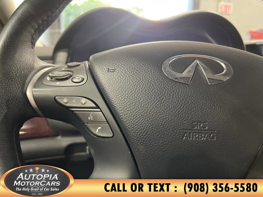 Used 2017 INFINITI Q70 3.7 image 30