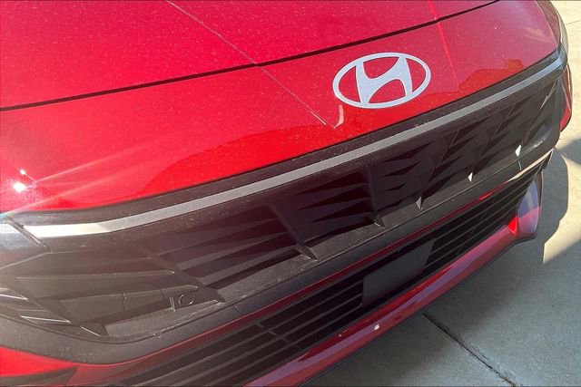 New 2025 Hyundai Elantra Limited image 32
