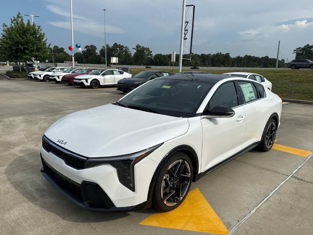 New 2026 Kia K4 GT-Line w/ GT-Line Premium Package FWD image 3