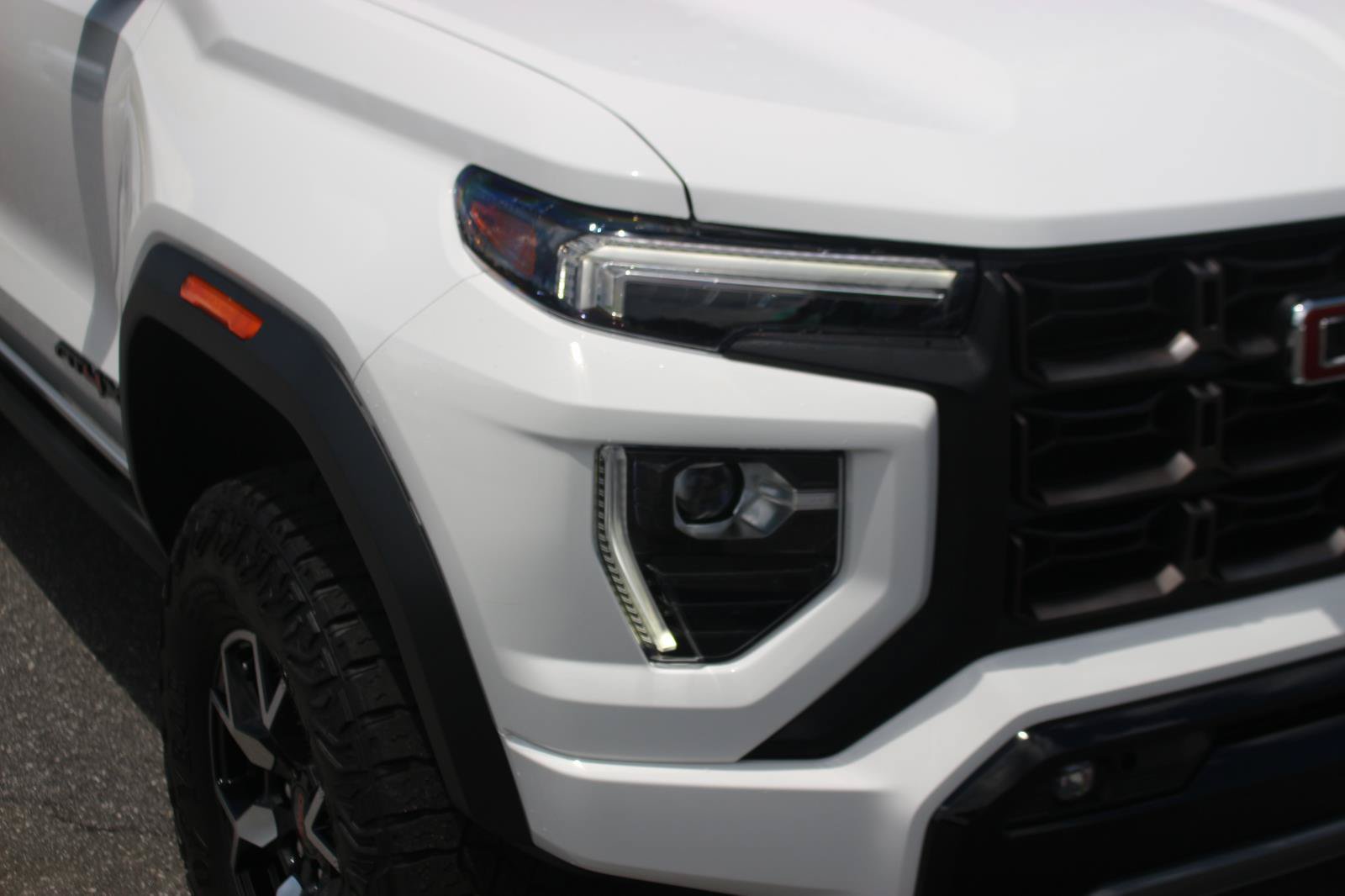 Used 2024 GMC Canyon AT4X AWD/4WD image 14