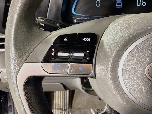Used 2024 Hyundai Elantra SE FWD image 13