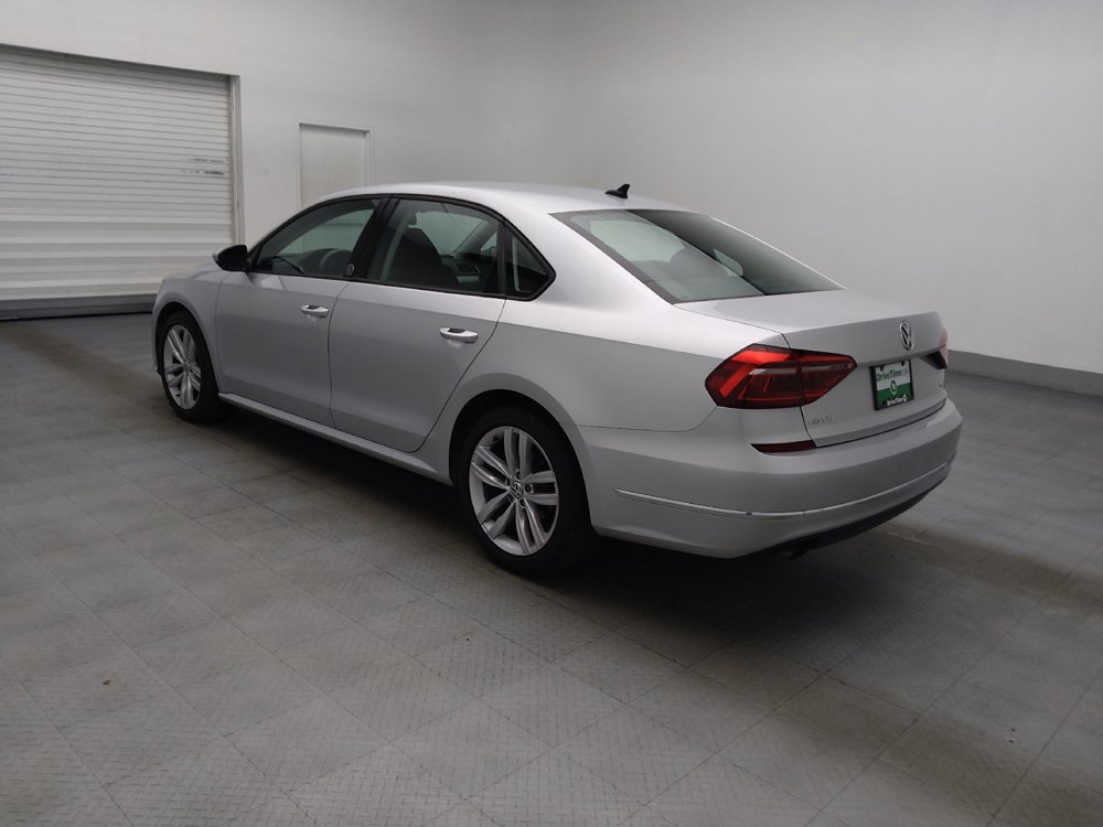 Used 2019 Volkswagen Passat 2.0T Wolfsburg w/ Wheels & Sunroof Package FWD image 3