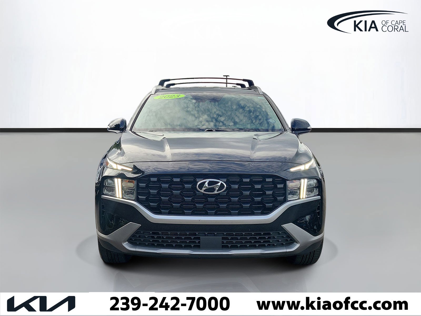 Used 2023 Hyundai Santa Fe SEL FWD image 2