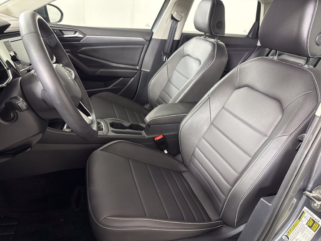 Used 2024 Volkswagen Jetta SE w/ Panoramic Sunroof Package FWD image 11
