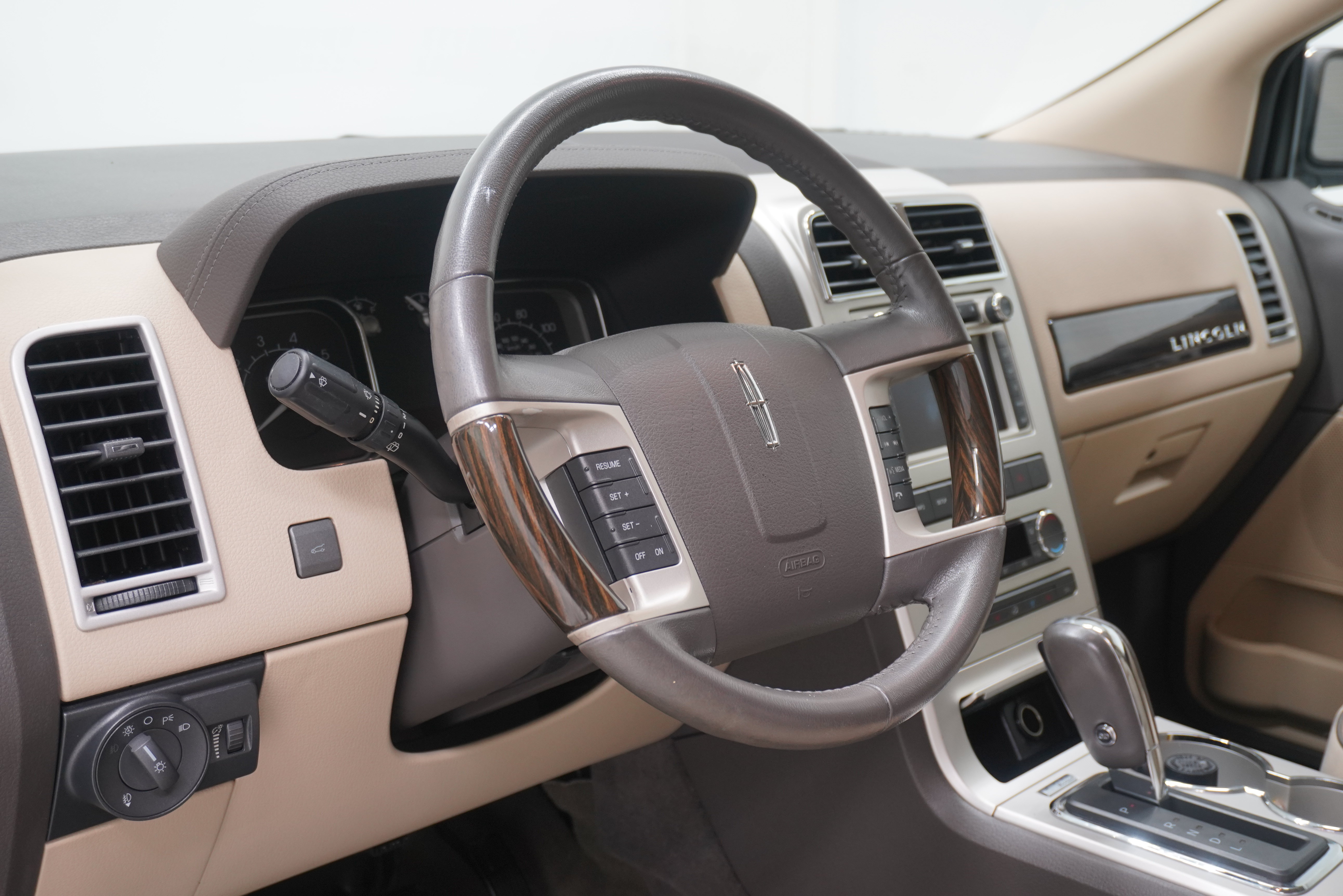 Used 2009 Lincoln MKX 2WD image 8