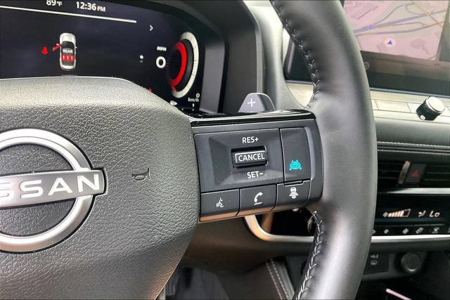 Used 2025 Nissan Rogue Platinum FWD image 17
