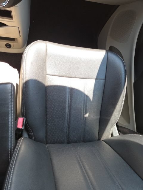 Used 2012 Chrysler Town & Country Touring-L w/ Driver Convenience Group FWD image 20