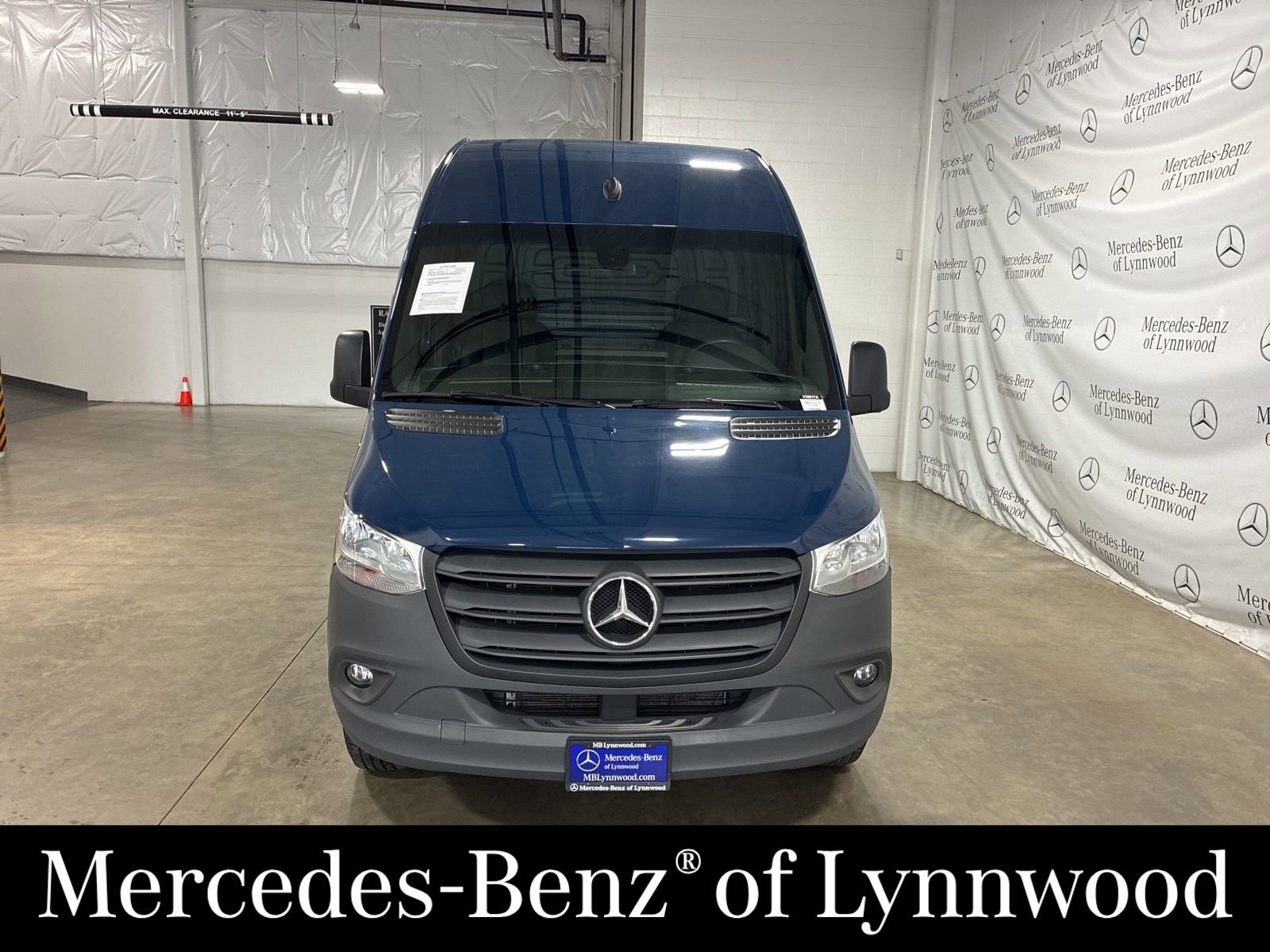 Used 2024 Mercedes-Benz Sprinter 2500 image 2