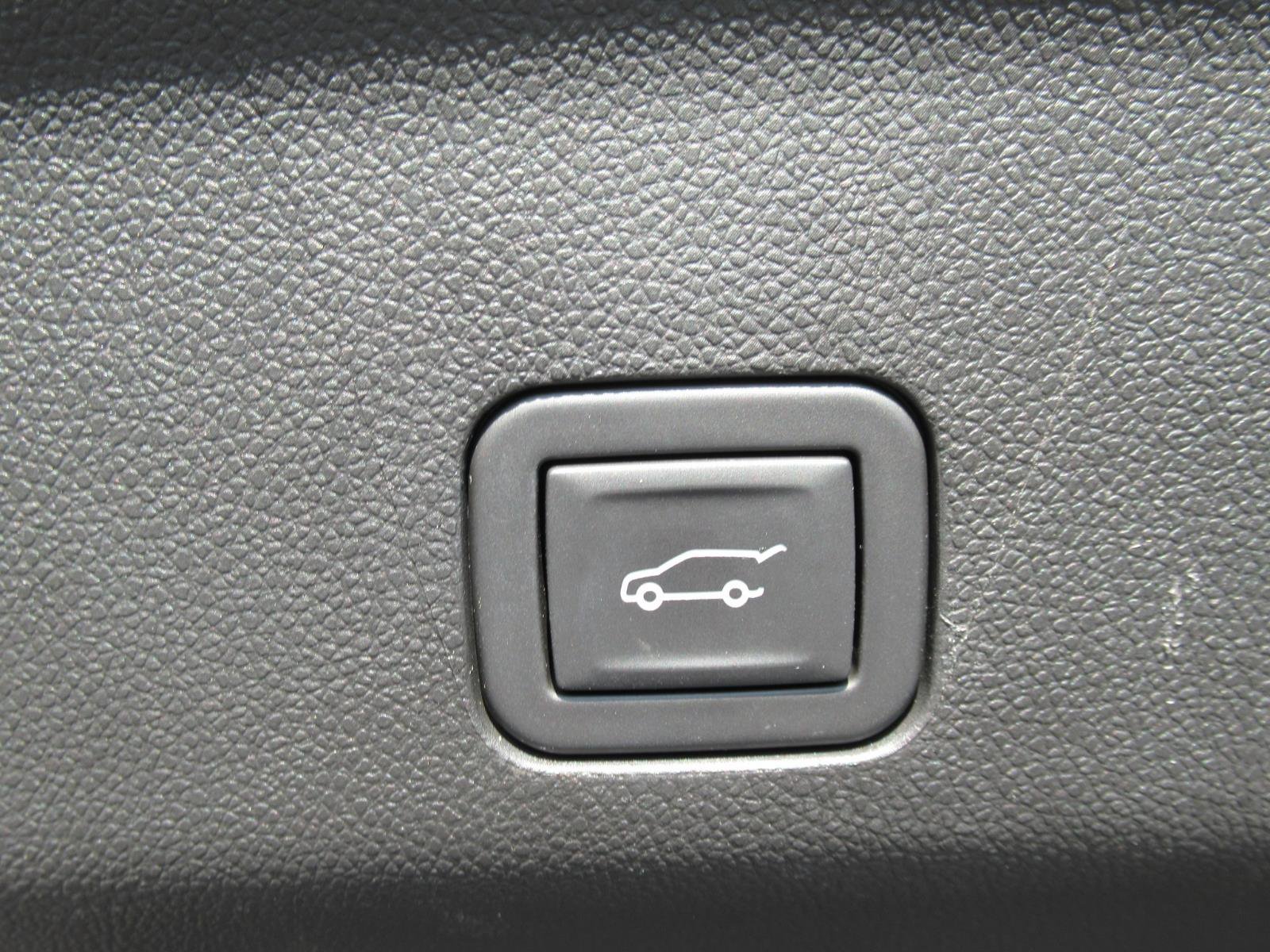 Used 2024 Chevrolet Tahoe Z71 w/ Luxury Package image 33