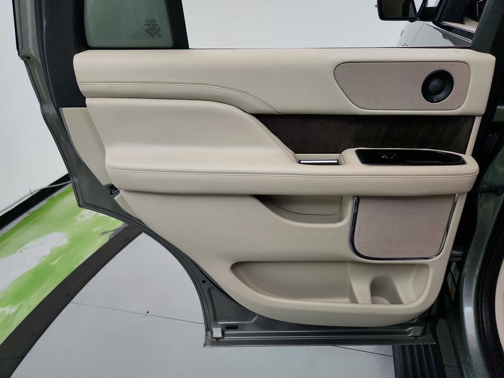 Used 2019 Lincoln Navigator Reserve w/ Cargo Package image 26