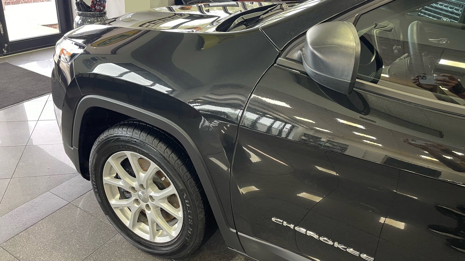Used 2015 Jeep Cherokee Sport w/ Sport Appearance Group FWD image 12