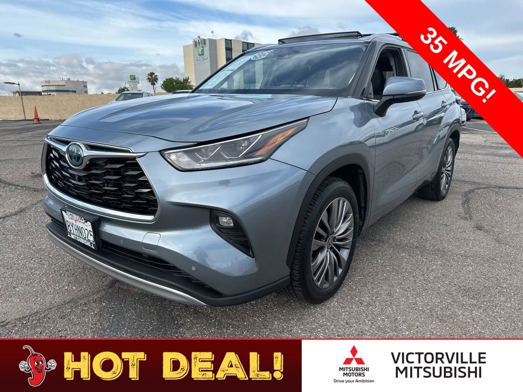 Used 2021 Toyota Highlander Platinum FWD image 3