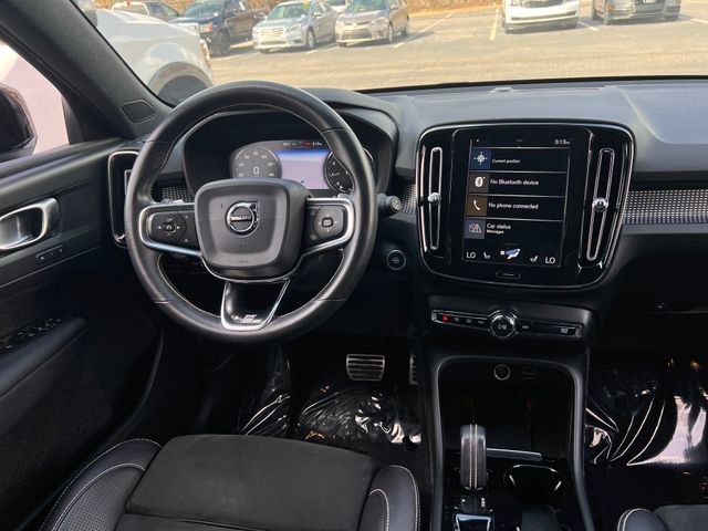 Used 2019 Volvo XC40 T4 R-Design image 17