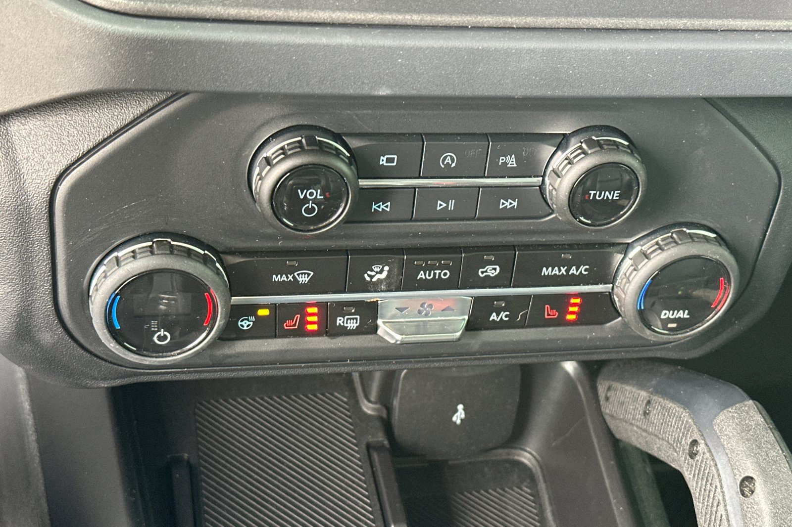 Used 2025 Ford Bronco Badlands AWD/4WD image 24