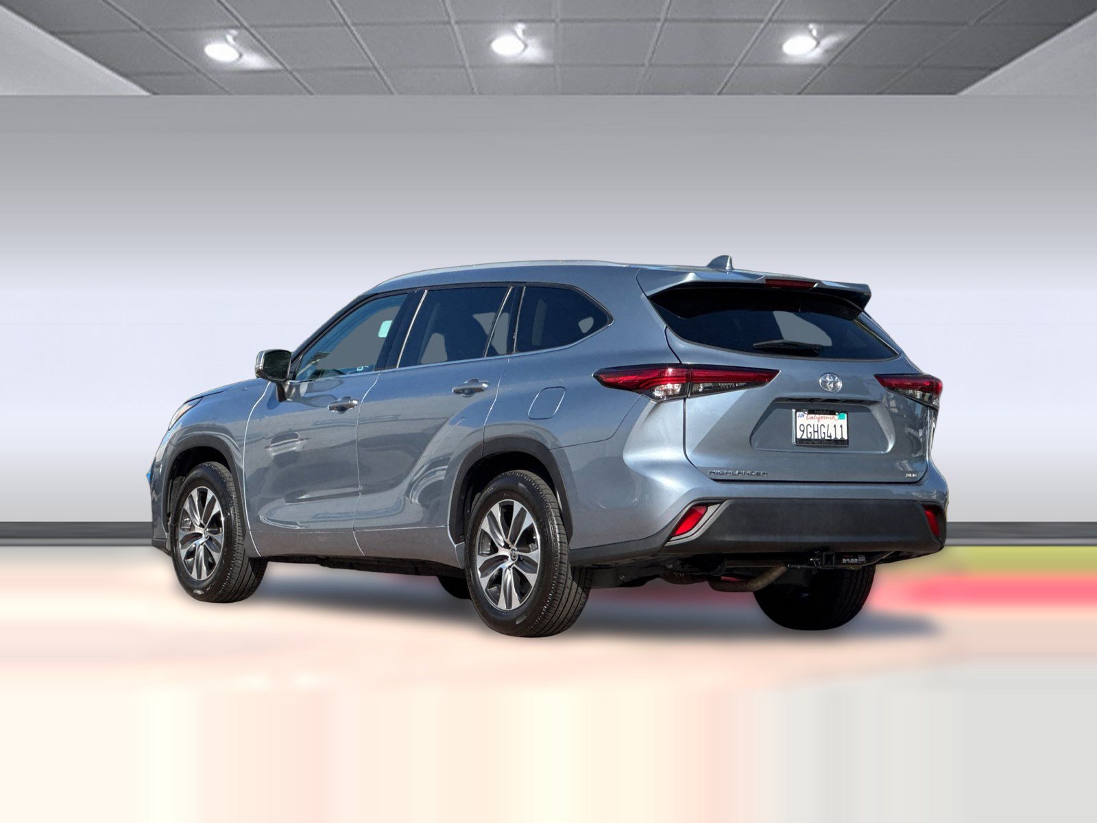 Used 2022 Toyota Highlander XLE FWD image 3