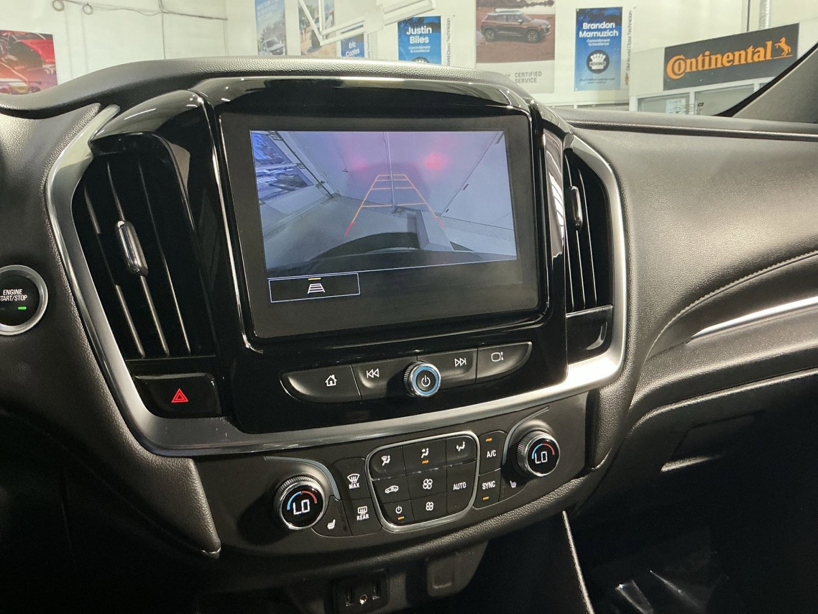 Used 2023 Chevrolet Traverse LT image 20