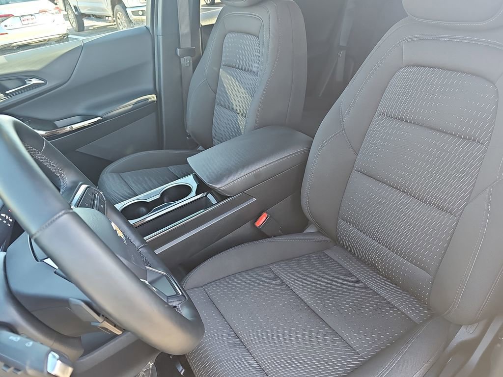 Used 2025 Chevrolet Equinox LT AWD/4WD image 14