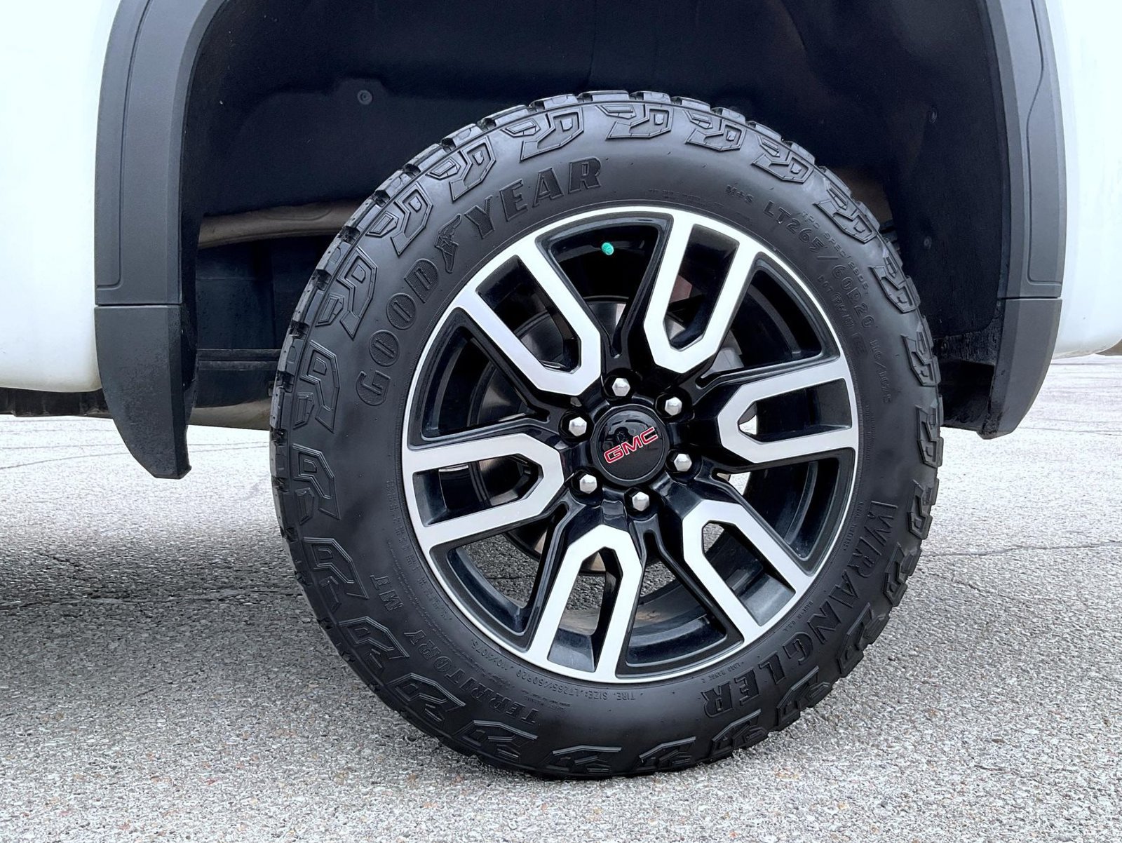 Certified 2025 GMC Sierra 1500 AT4 w/ AT4 Premium Package AWD/4WD image 22