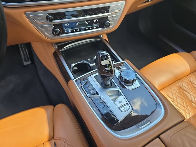Used 2022 BMW 750i xDrive w/ Autobahn Package AWD/4WD image 26