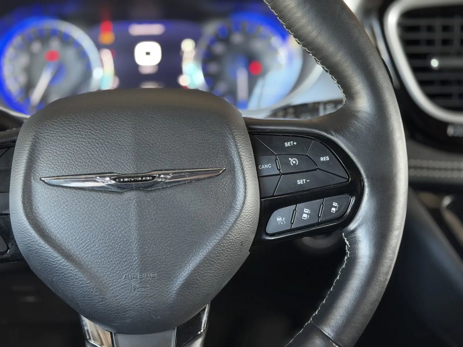 Used 2021 Chrysler Pacifica Touring w/ Uconnect Theater Family Group image 24