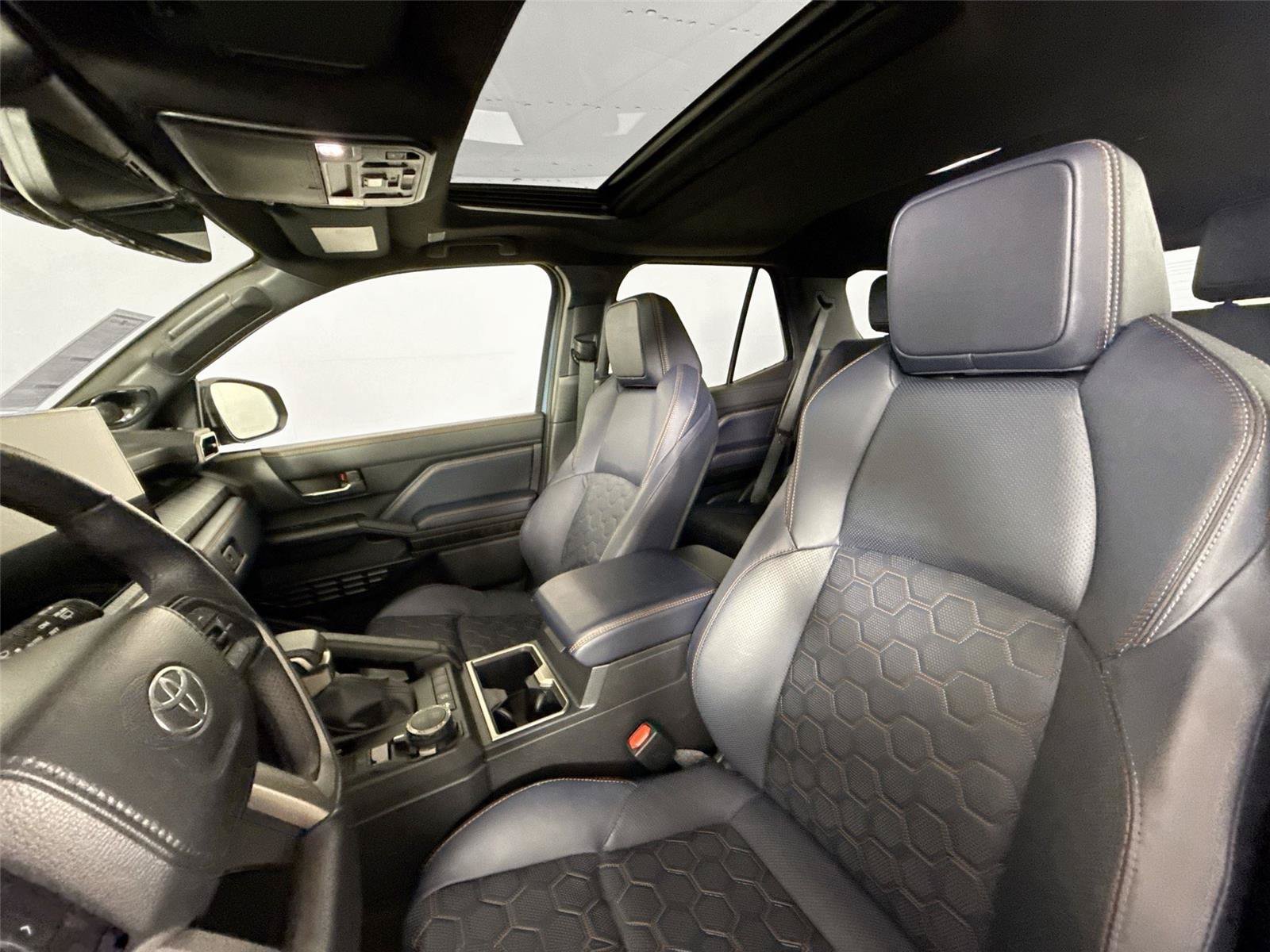 Certified 2025 Toyota 4Runner Platinum AWD/4WD image 3