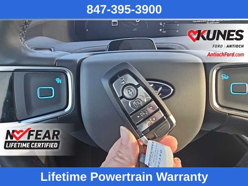 Used 2025 Ford Expedition Active image 32