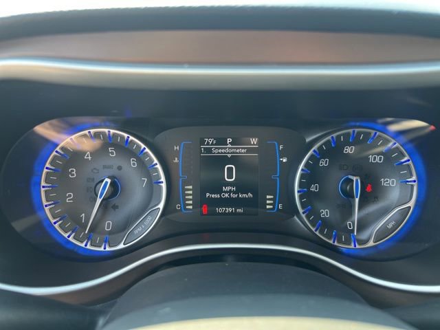 Used 2017 Chrysler Pacifica Touring-L w/ Tire & Wheel Group FWD image 11