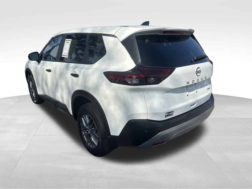 Used 2023 Nissan Rogue S image 11