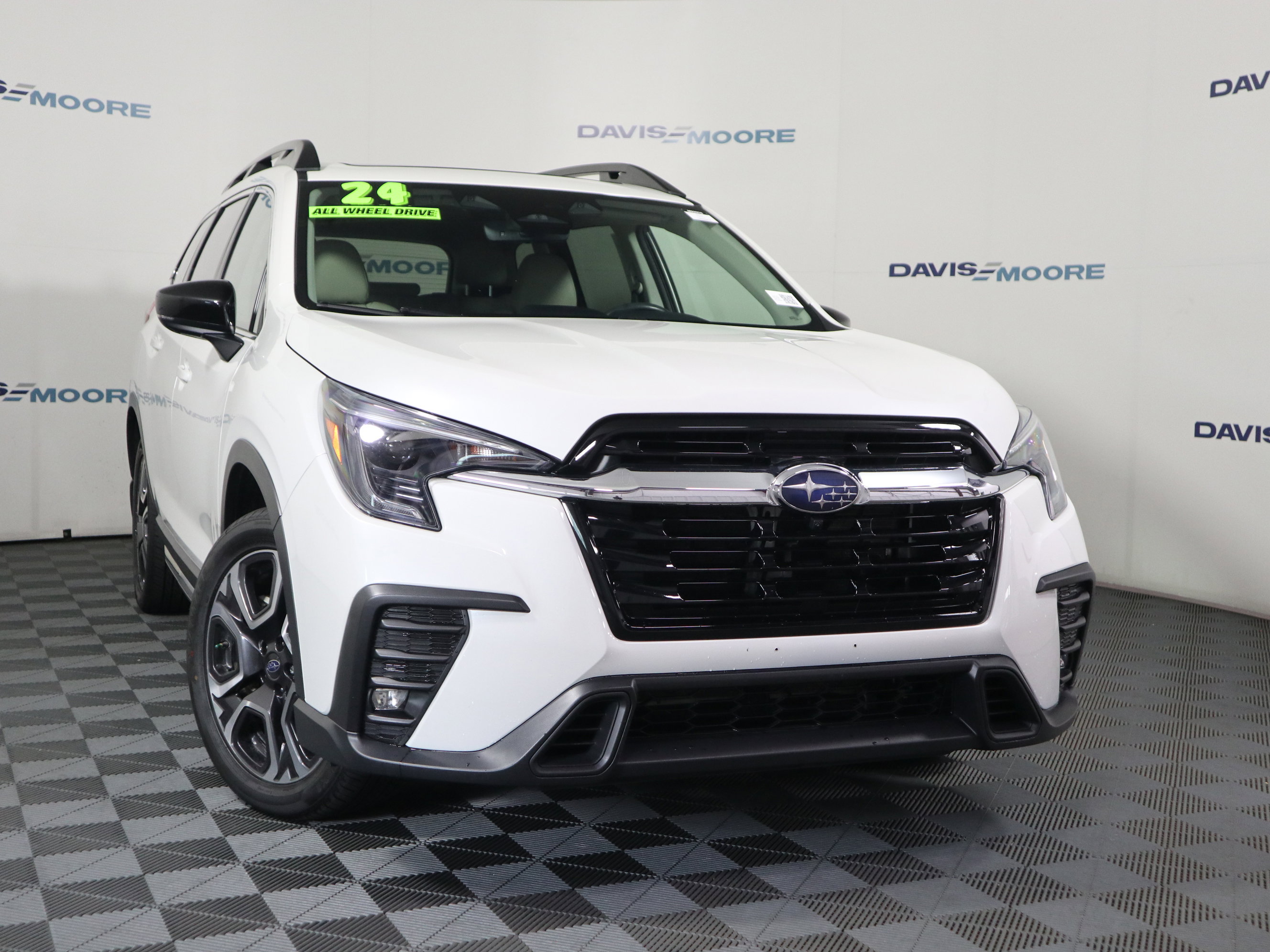 Used 2024 Subaru Ascent Limited w/ Technology Package AWD/4WD image 2