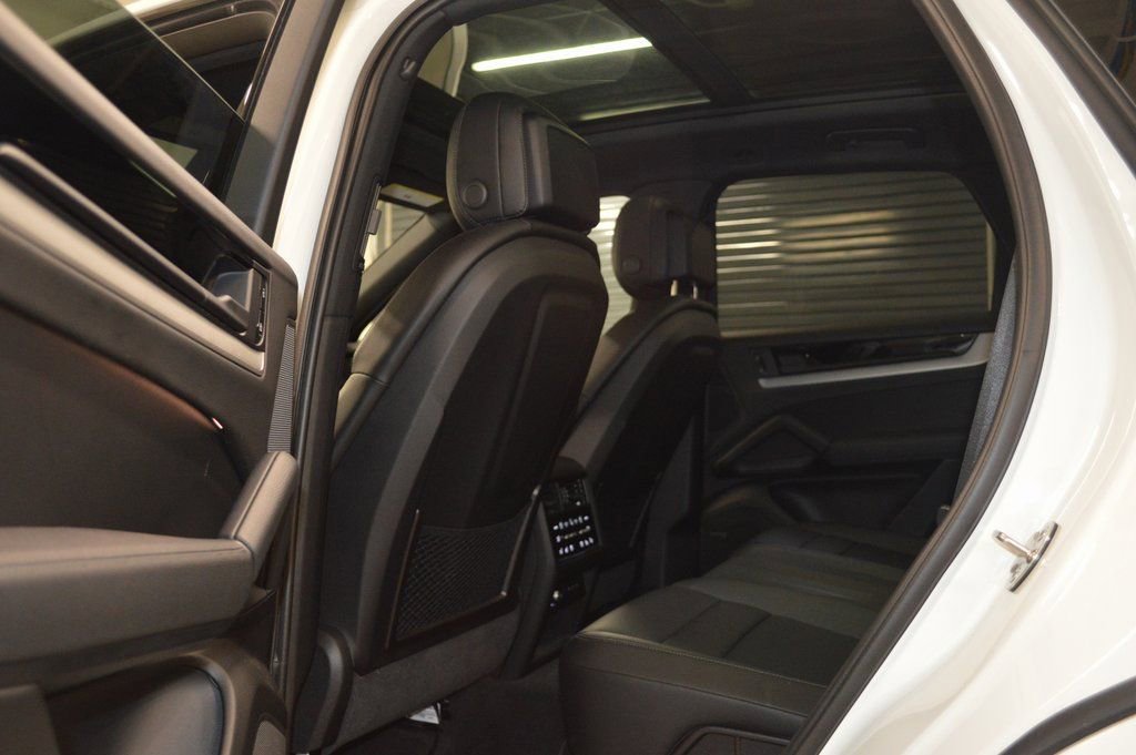 Certified 2025 Porsche Cayenne image 32