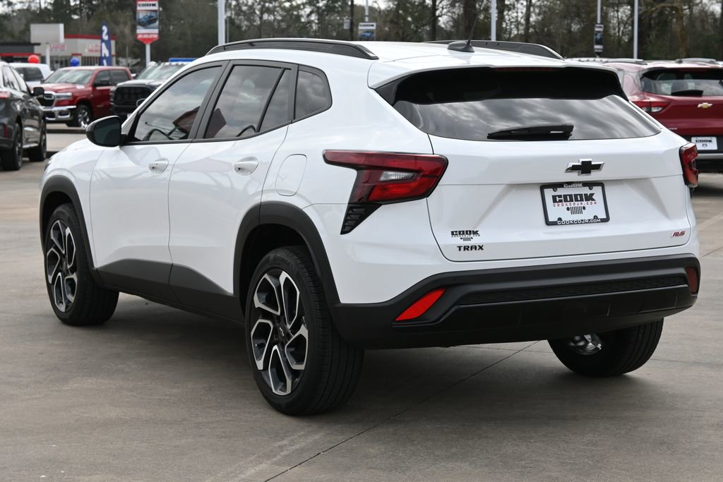 Used 2025 Chevrolet Trax RS w/ Driver Confidence Package image 3