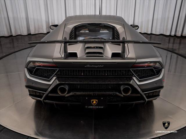 Used 2018 Lamborghini Huracan Performante AWD/4WD image 11