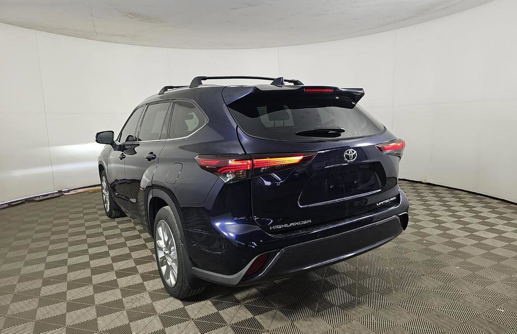 Used 2024 Toyota Highlander Limited AWD/4WD image 6
