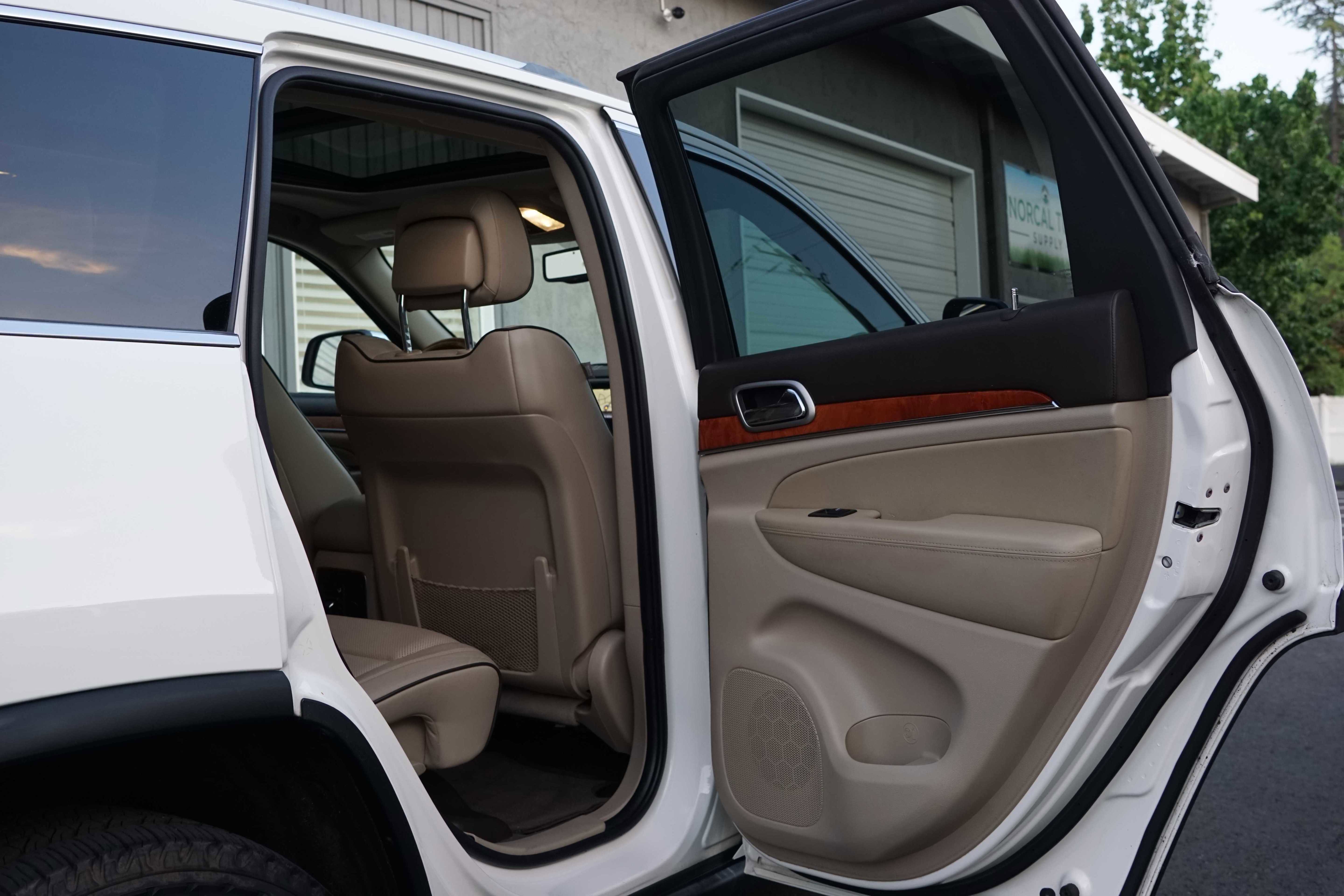 Used 2012 Jeep Grand Cherokee Overland image 27