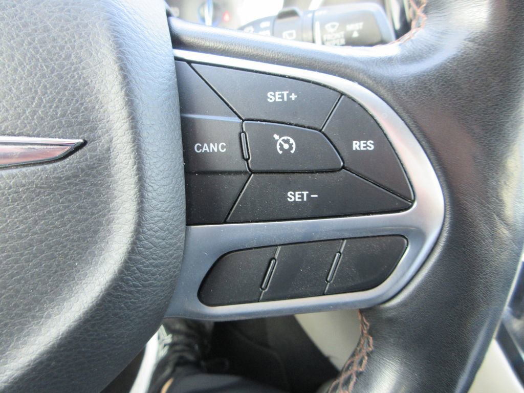 Used 2020 Chrysler Pacifica Touring-L image 26